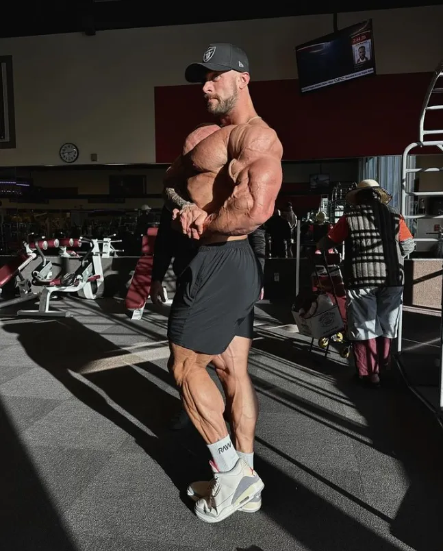 cbum height