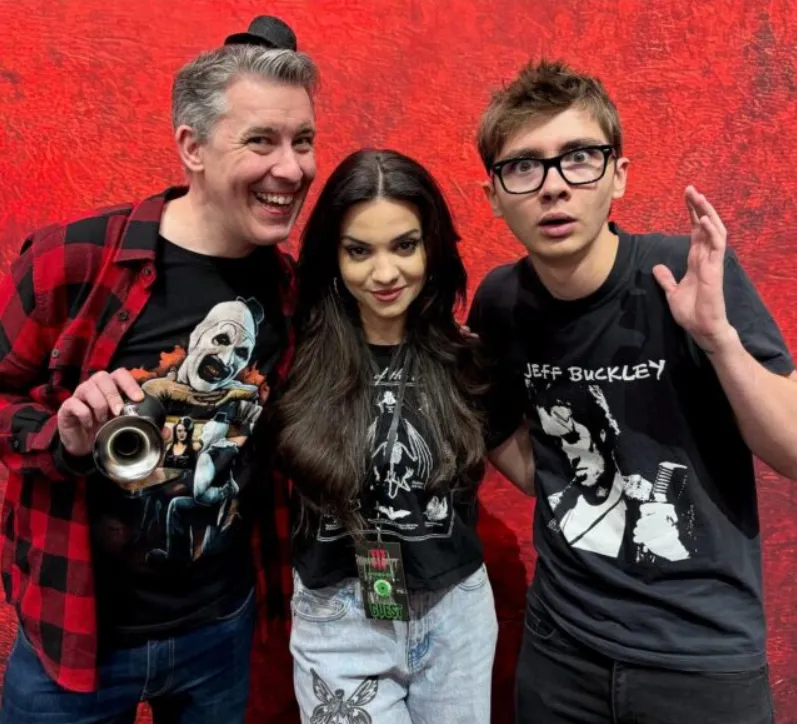 rces.

Attribute	Detail
Full Name	Elliott Fullam
Date of Birth / Age	Born September 2, 2004 (or sometimes cited as September 2, 2005) → ~ 20 years old (2025)
Place of Birth / Nationality	New Jersey, United States / American
Ethnicity	Caucasian / White
Height	~ 5 ft 6 in (≈ 167 cm) (commonly cited)
Weight	~ 110 lbs (~ 50 kg) (commonly cited)
Body Type	Lean / slim / youthful frame
Eye Color	Brown
Hair Color	Brown
Family / Parents / Siblings	Lives with parents; specific names not publicly confirmed; siblings unknown
Relationship / Partner	Dating Josie DuBree (relationship reportedly began ~2023)
Career / Occupation	Actor, Musician, YouTuber / interviewer
Notable Works / Appearances	Co-lead role Jonathan Shaw in Terrifier 2 / Terrifier 3; voice role “Sal the Rooster” in Get Rolling with Otis; appearances in Instinct, The Other Two; hosts interviews on his “Little Punk People” YouTube channel
Net Worth (2025 estimate)	~ US$ 3.98 million (per some estimation sites)
Other Notes / Trivia	Began interviewing musicians on YouTube from a young age; released debut album What’s Wrong; signed to indie label Kill Rock Stars; his music streams and social media presence contribute to income.